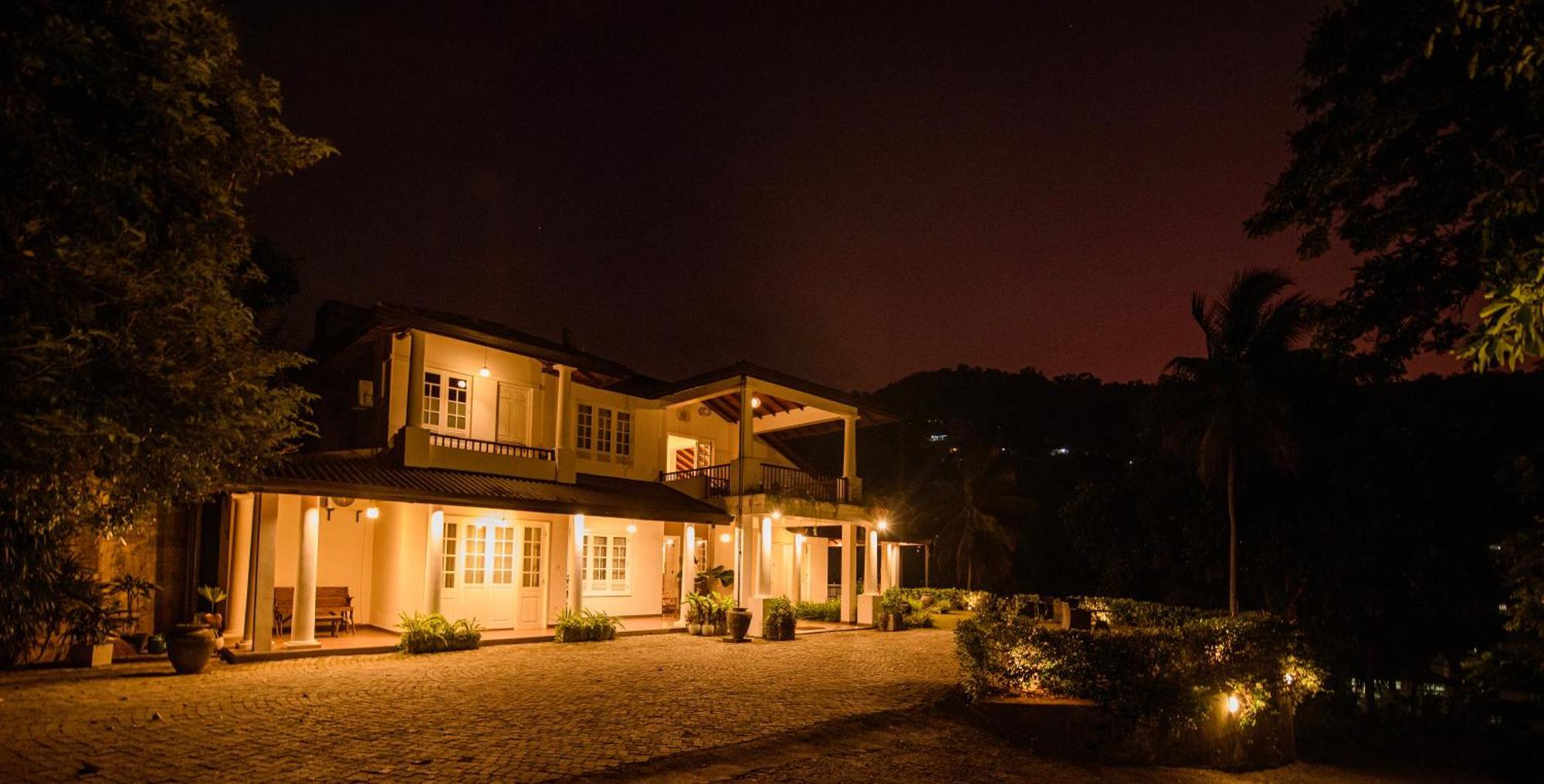 Bed and Breakfast Kingsman House Kandy Esterno foto